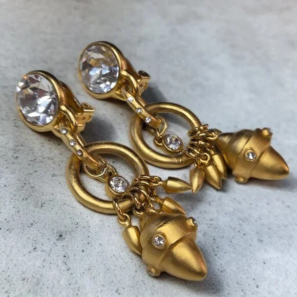 LES BERNARD Vintage 1980's Etruscan Matte Gold Crystal Dangle Charm Earrings - Picture 4 of 6